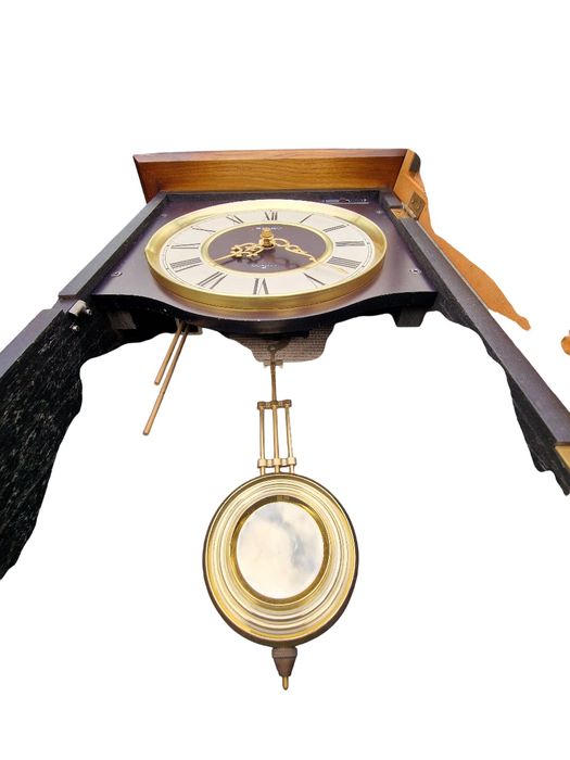 Ceas de Perete Vintage Seiko Quartz cu Pendul - Eleganță și Precizie