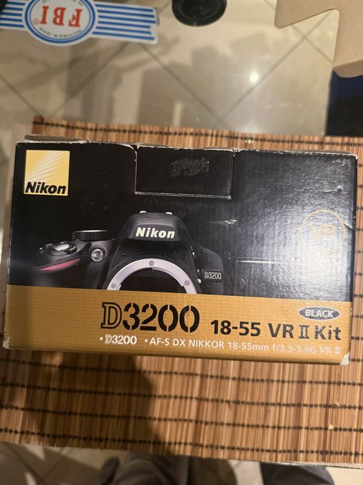 Nikon d3200 utilizat f putin < 2000 cadre +obiectiv 18 55  in cutie