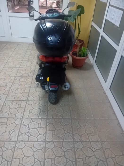 Scuter aproape nou 50 4t