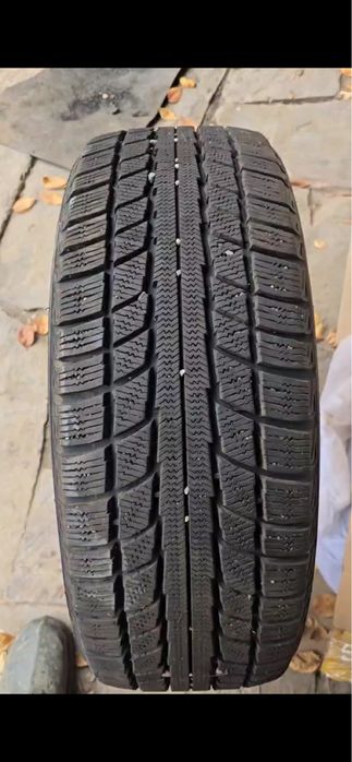 Шины зимние 235/60/18