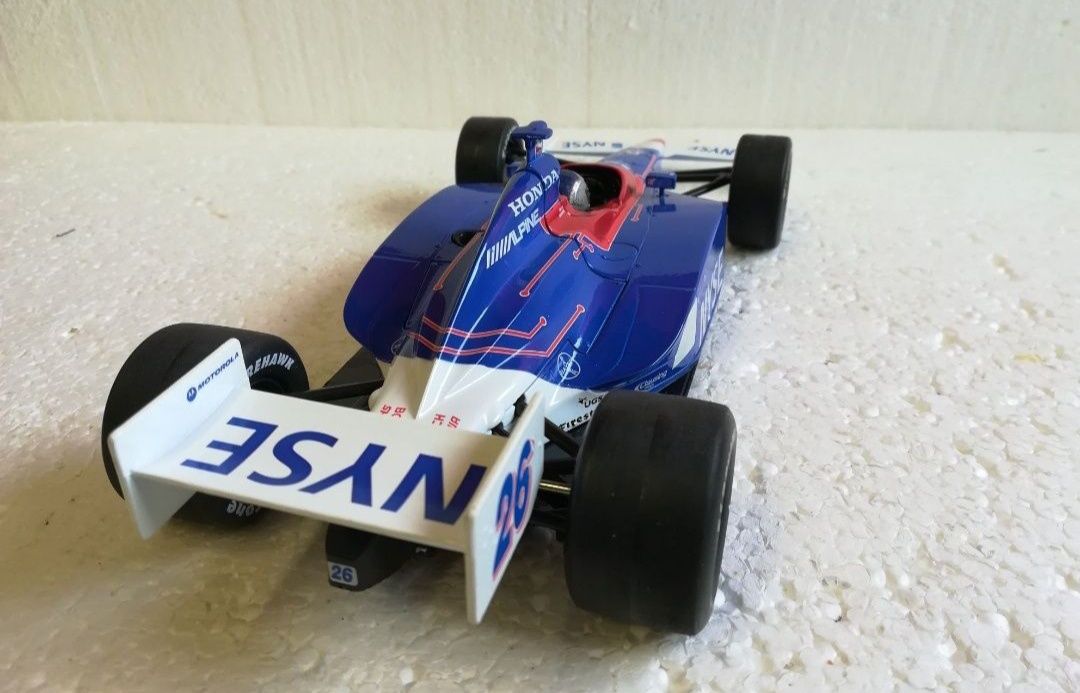 Indycar dallara formula1 Macheta metalica scara 1:18

Indycar Dallara