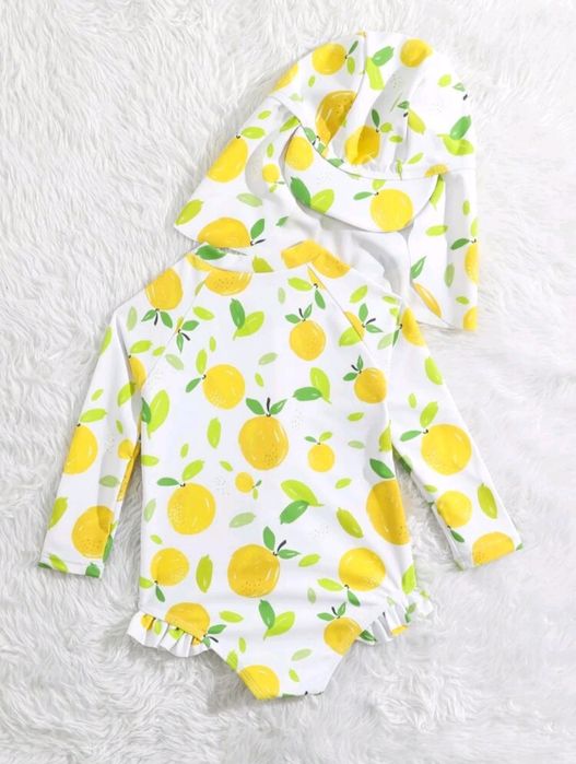 Детски цял бански с шапка на лимони