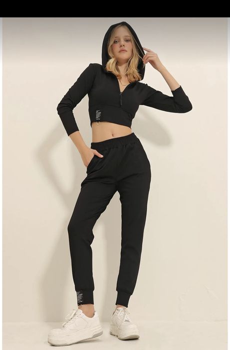 Set hanorac crop si pantaloni marime L