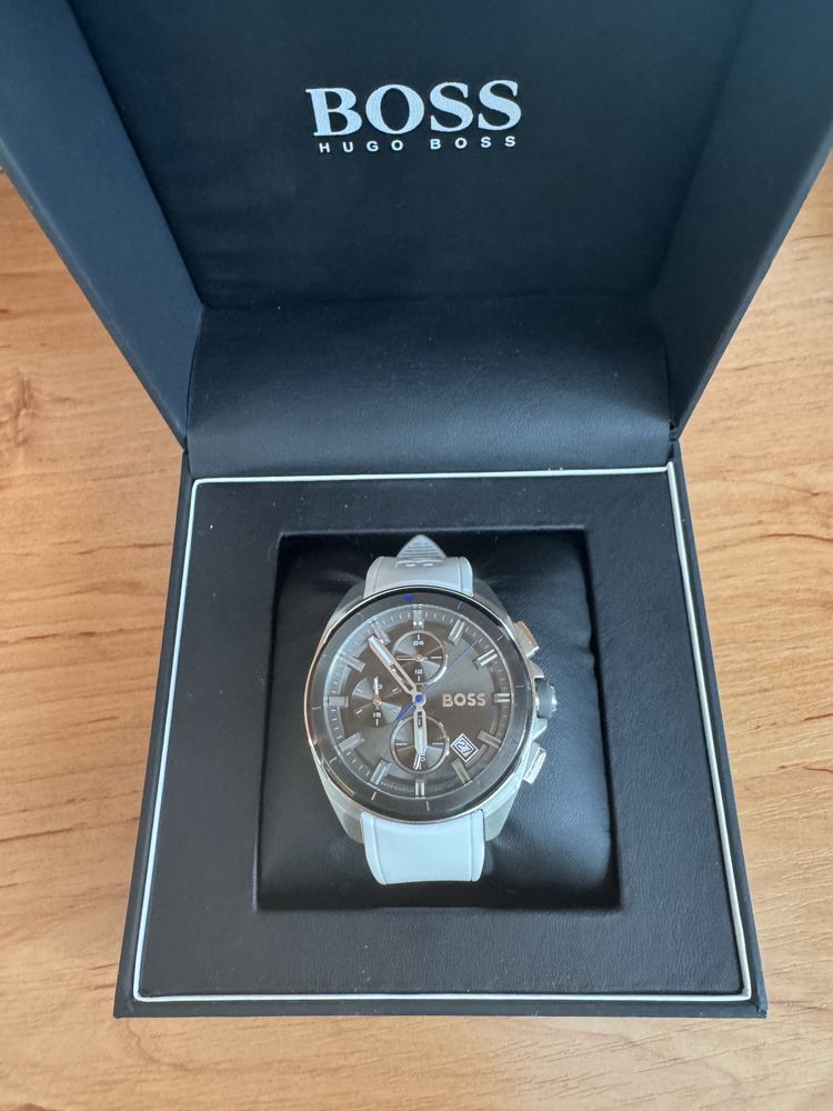 Часовник Hugo Boss бял