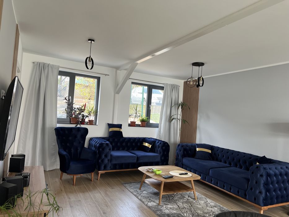 * De inchiriat Vila  cu piscina si jacuzii pe malu lacului in Geaca *