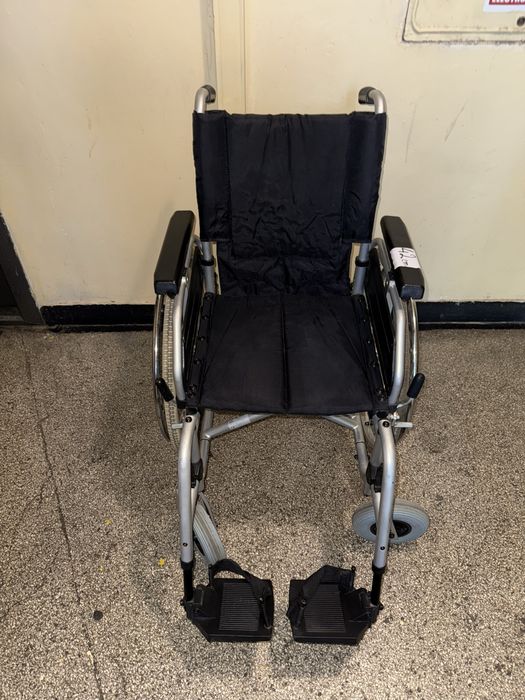 Carut scaum medical rulant batrani dizabilitati (ca nou)