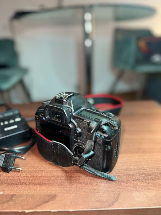 Canon 5D Mark II + obiectiv Canon EF 50mm f/1.8 STM