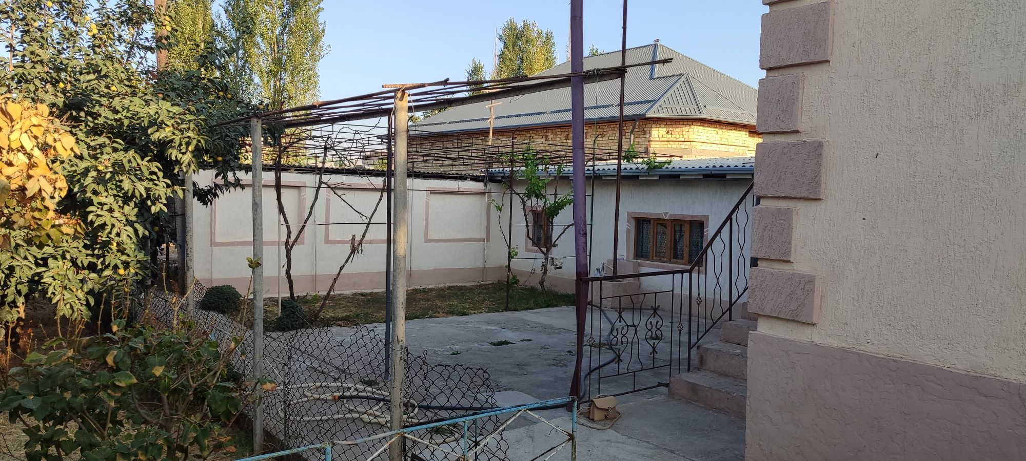 Уй сотилади ховли