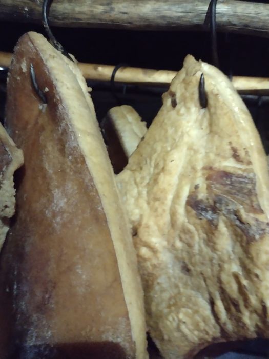 Vând bunătăți tradiționale