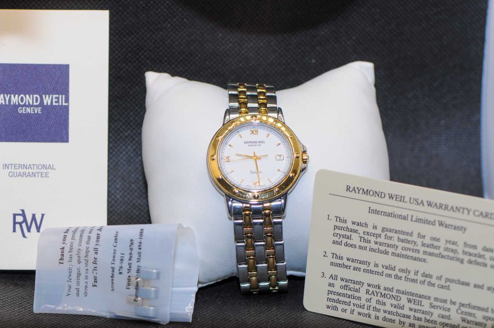 Мъжки швейцарски часовник - Raymond Weil Tango 5560