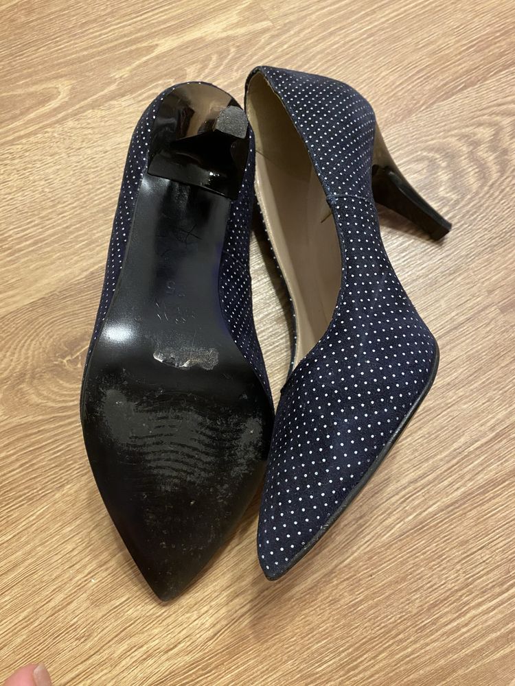 Vand pantofi stiletto cu buline 35/ 36 mic