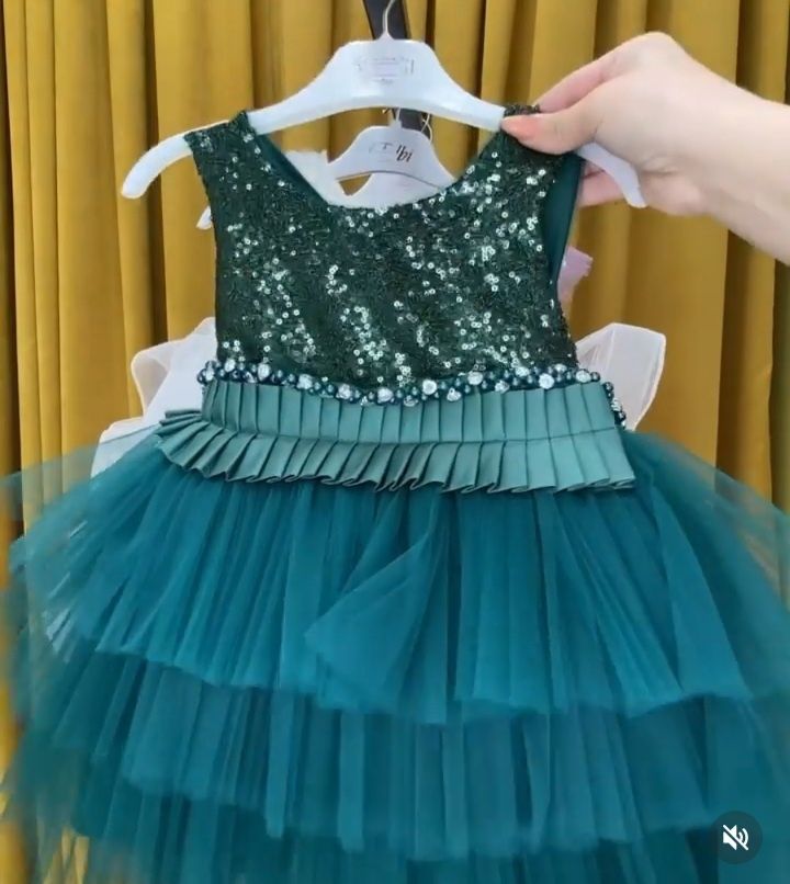 Продается детское платье.
