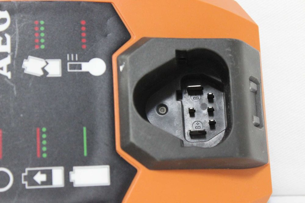 Jocuri Incarcator Charger  AEG 12V