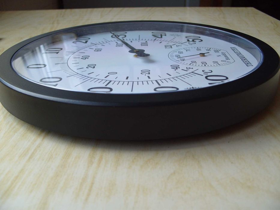 Голям и много точен термометър с хигрометър