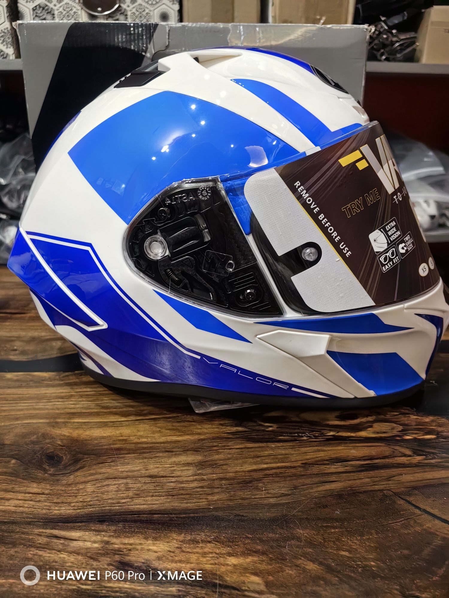 Airoh Valor Wings Blue Gloss
Размер XL