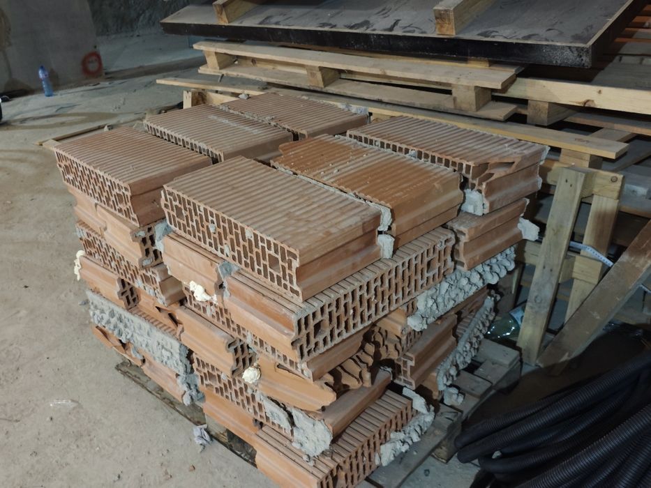 Тухли Винербергер - демонтирани - 5-6 бр. палета палета