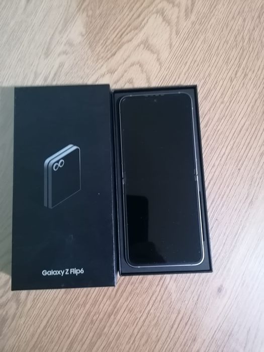 Telefon mobil Samsung Galaxy Z Flip6,