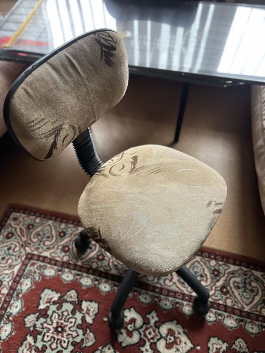 Продам стул, потолочную лампу, и крепления жалюзи