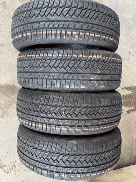 Vând 4 anvelope 235/55/18 continental de iarnă ca noi