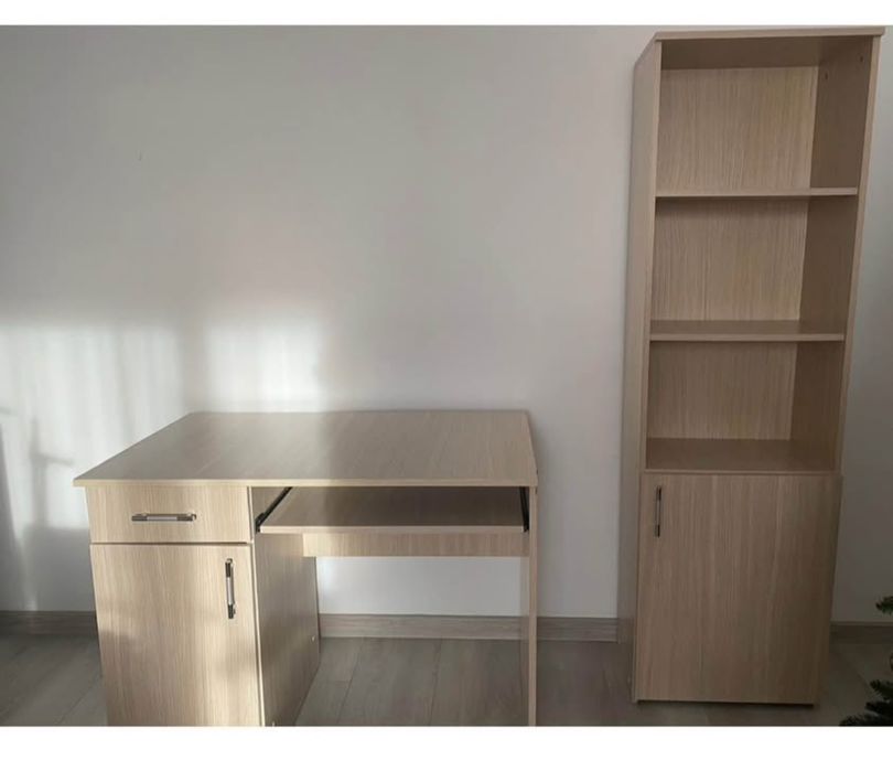 Vand birou si 2 biblioteci de birou