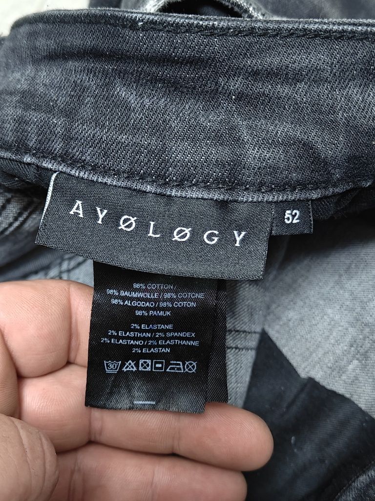Blugi  .Ayology .