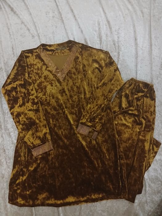 Куйлак иштони билан.