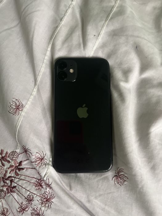 Iphone 11 64 GB .