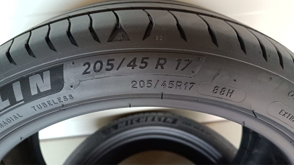 2бр летни гуми 205/45/17/Michelin primacy 4/dot4720г / 5.3 мм грайфер