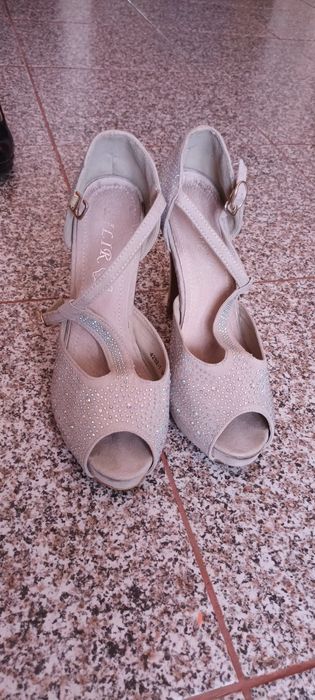 Sandale damă din piele.