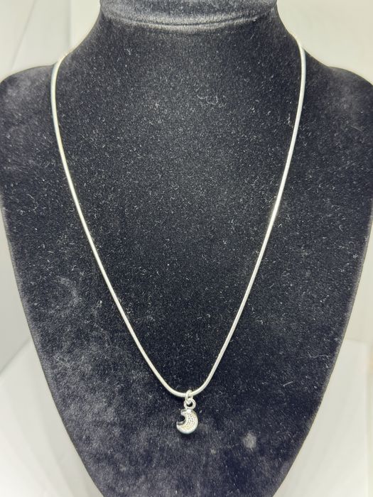 Нов сребърен синджир с висулка луна 4.54гр 925