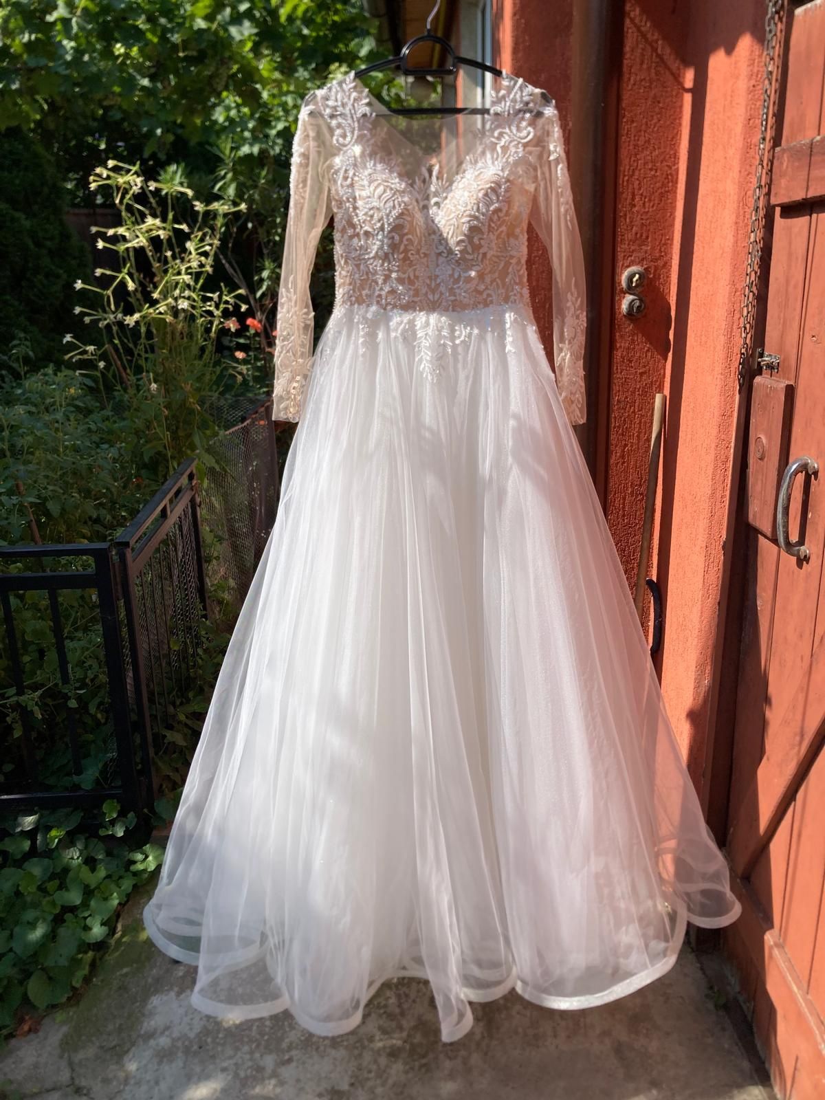 Vind rochie de mireasa.