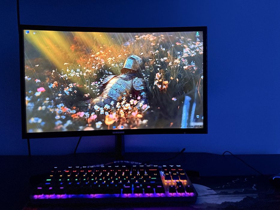 Monitor Samsung, curbat. LED, Freesync, VA, Mat, timp de răspuns 4ms.