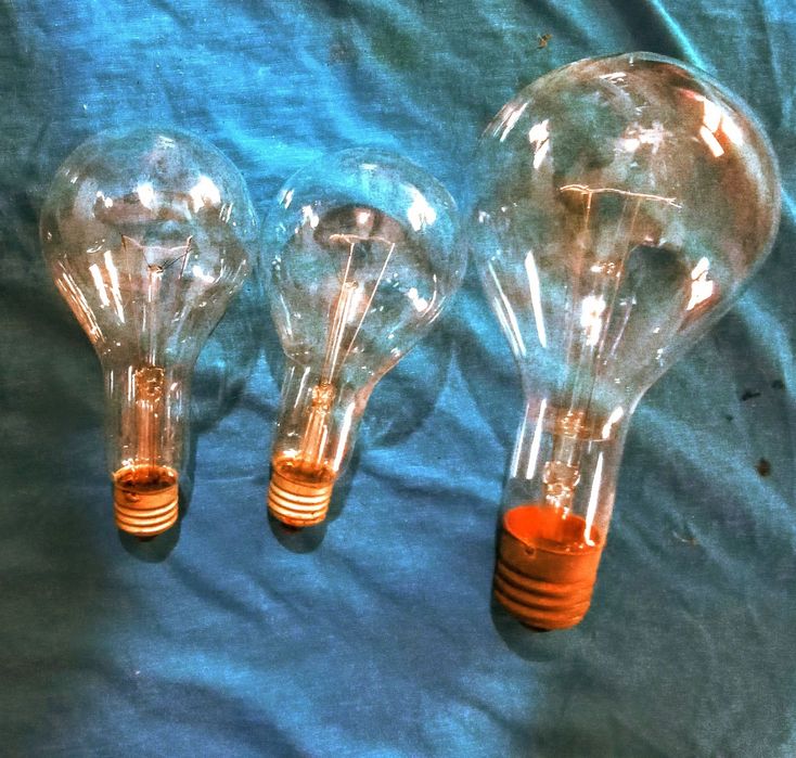 Продаю Советские лампочки.