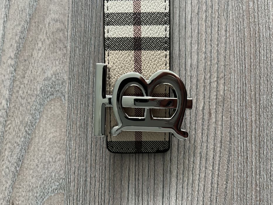 Curea burberry noua