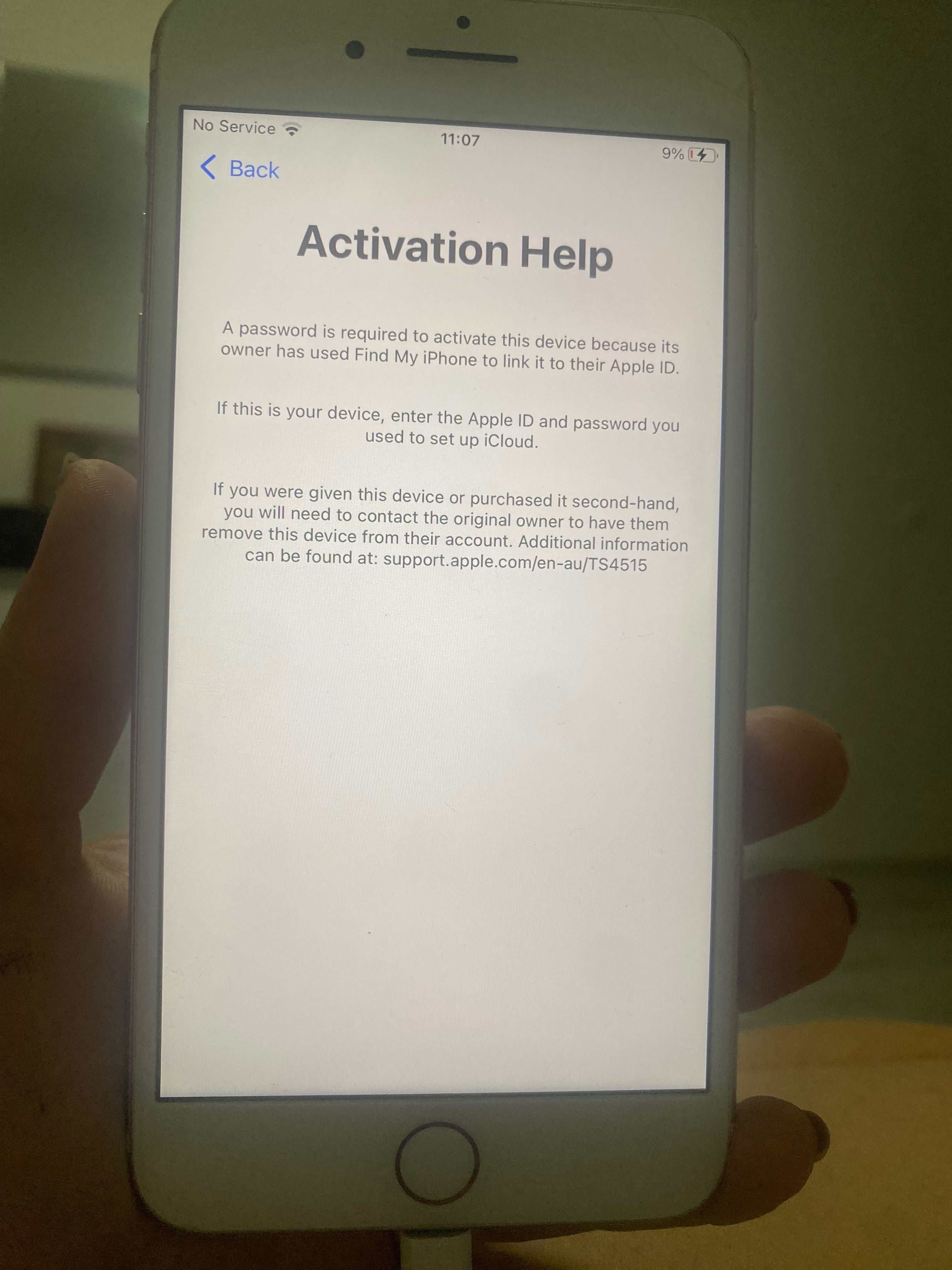 Продавам IPhone за части