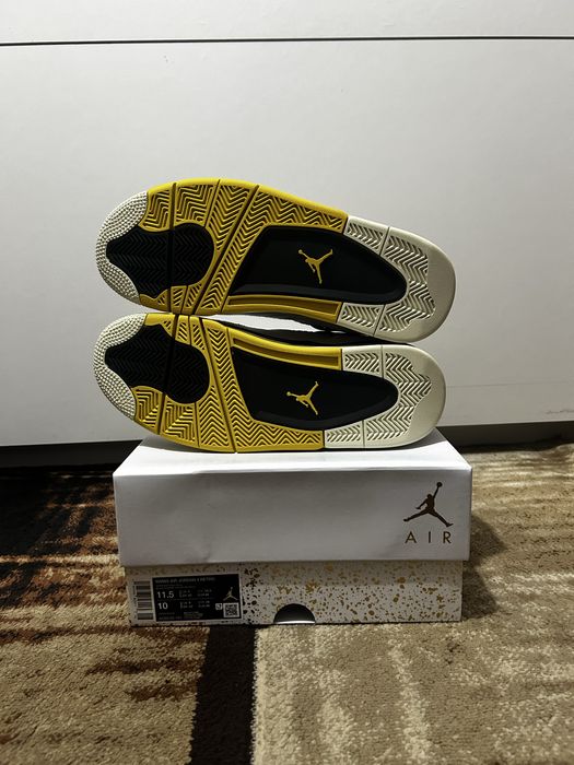 Jordan 4 Vivid Sulfur