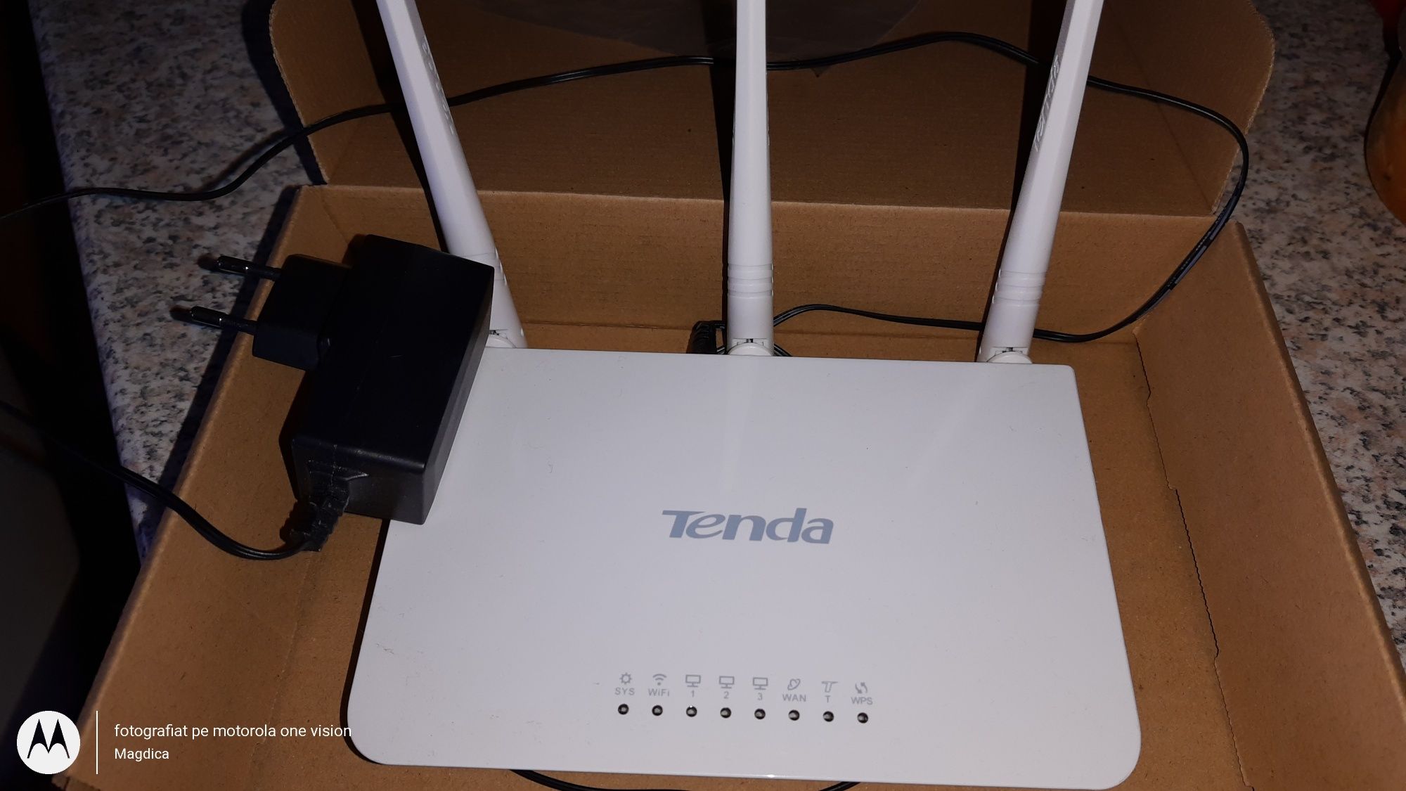 Router Tenda cu 3 antene