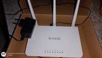 Router Tenda cu 3 antene