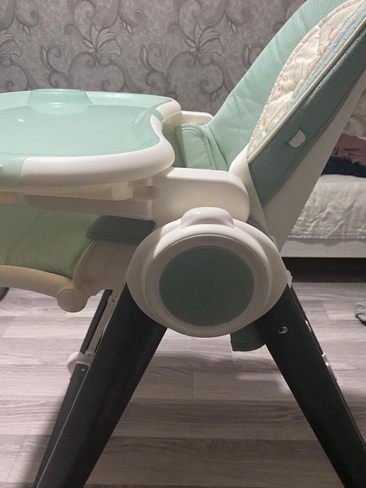Продам стол Икеа и детский стул трансформер в хорошем состоянии