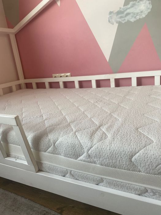 Детско легло къщичка Монтесори + матрак, размери 190х90см.