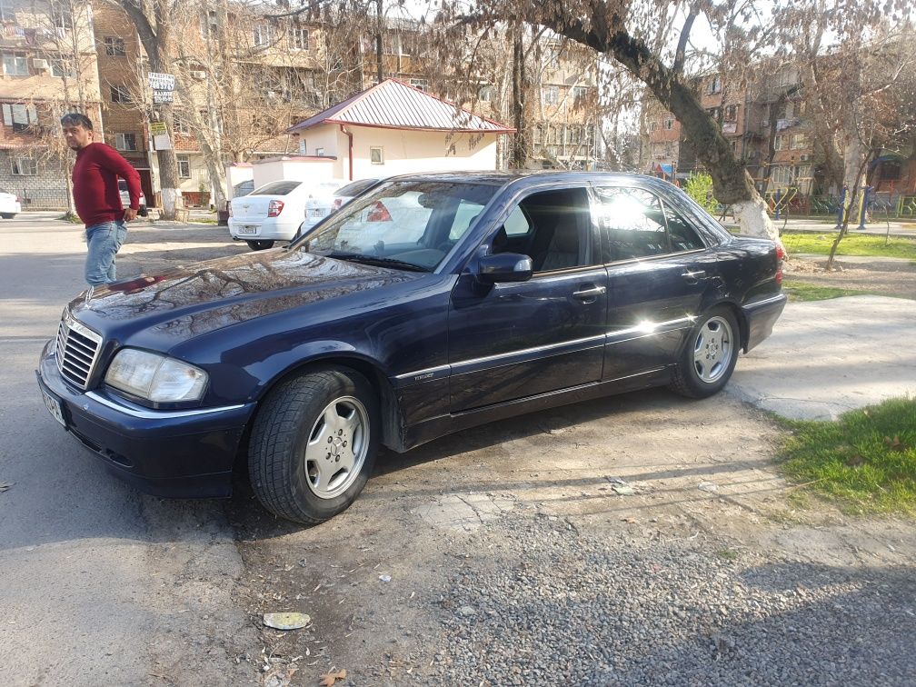 Mercedes-Benz C-220