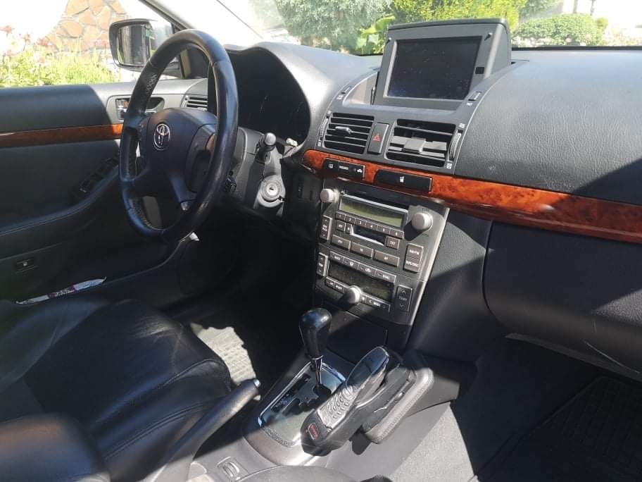Тойота Авенсис 2.4 автомат