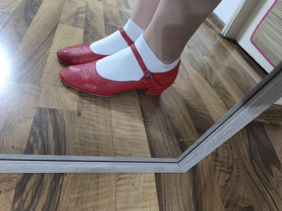 Vând pantofi pentru dans popular