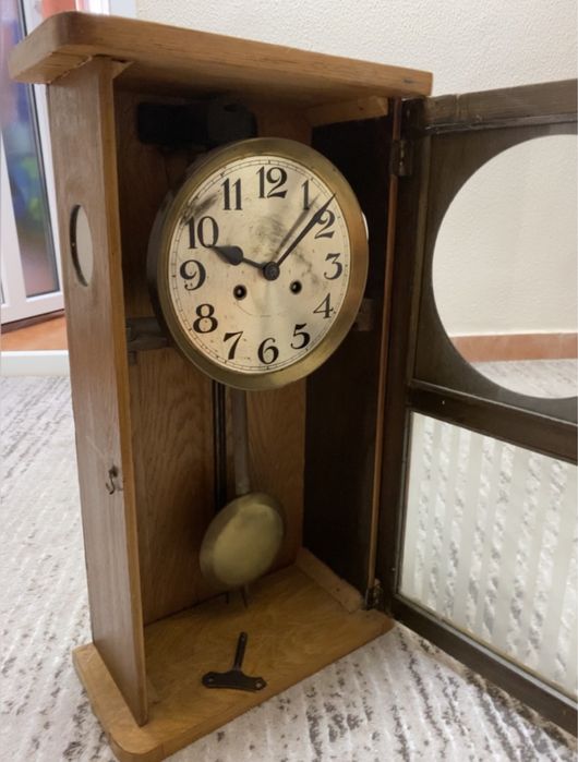 Ceas vechi cu pendul