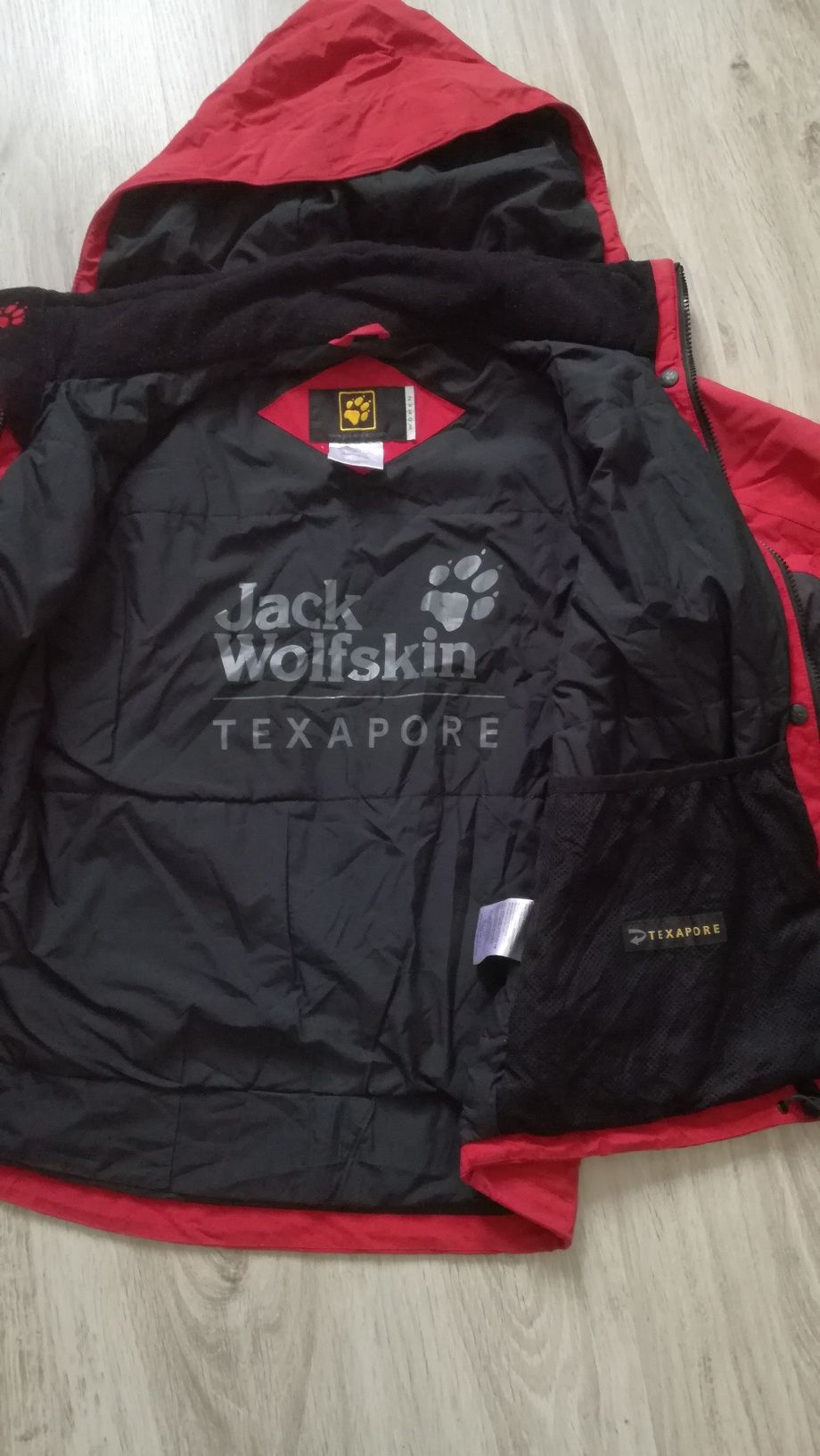 Дамско яке Jack Wolfskin.