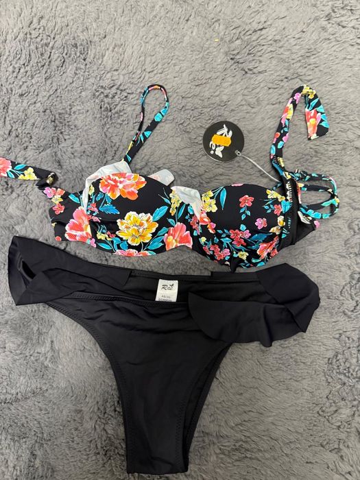 Costum de baie .