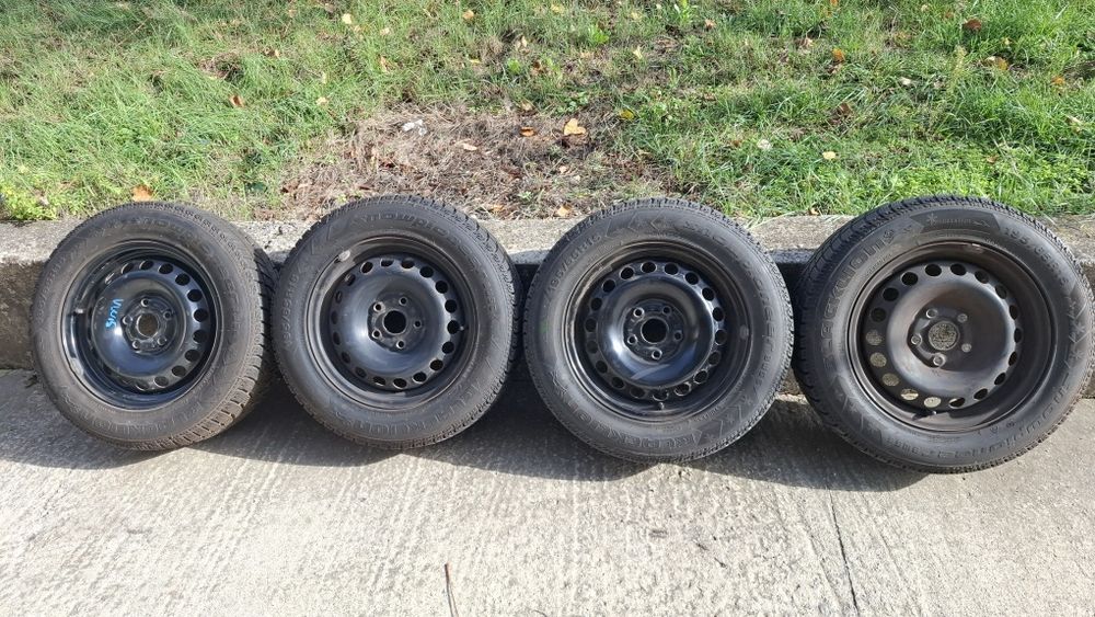 Продавам комплект зимни гуми 195/65/15 с джанти за фолцваген