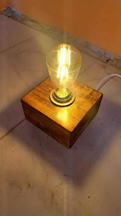 Ръчно изработеени лампи от дърво