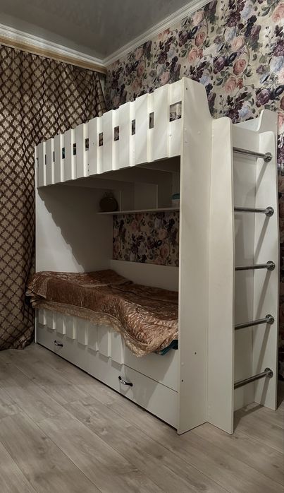 Детская,подросковая кровать 2 уровня