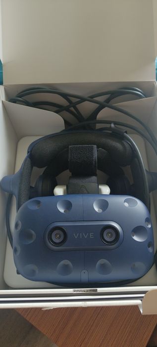 HTC Vive Pro 2 Пълен Комплект